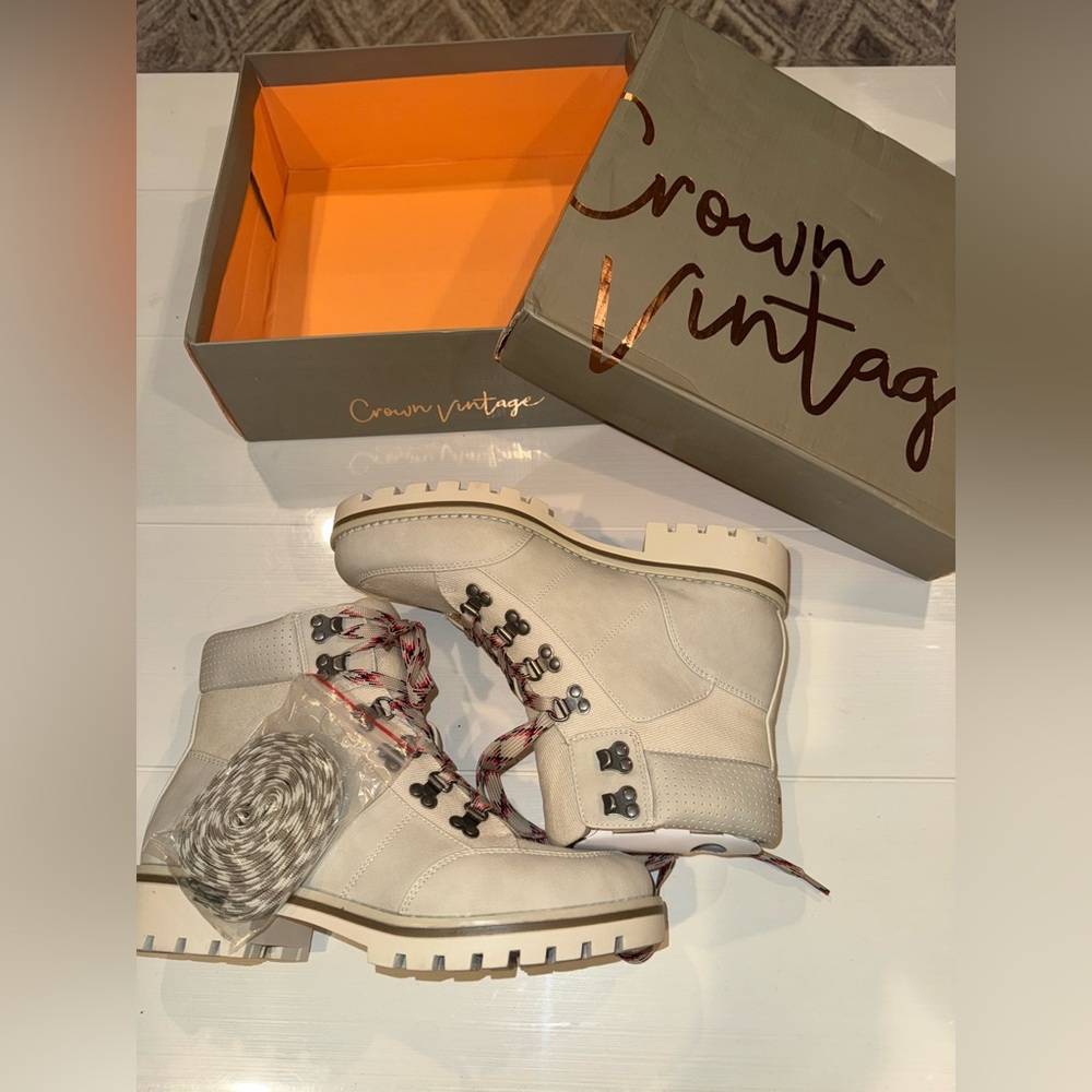 BRAND NEW! in Box Crown Vintage Canvas Boots